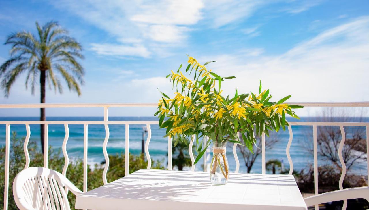 Hotel Et Appartements Reine D'Azur 로퀴에브륀캡마르탱 외부 사진