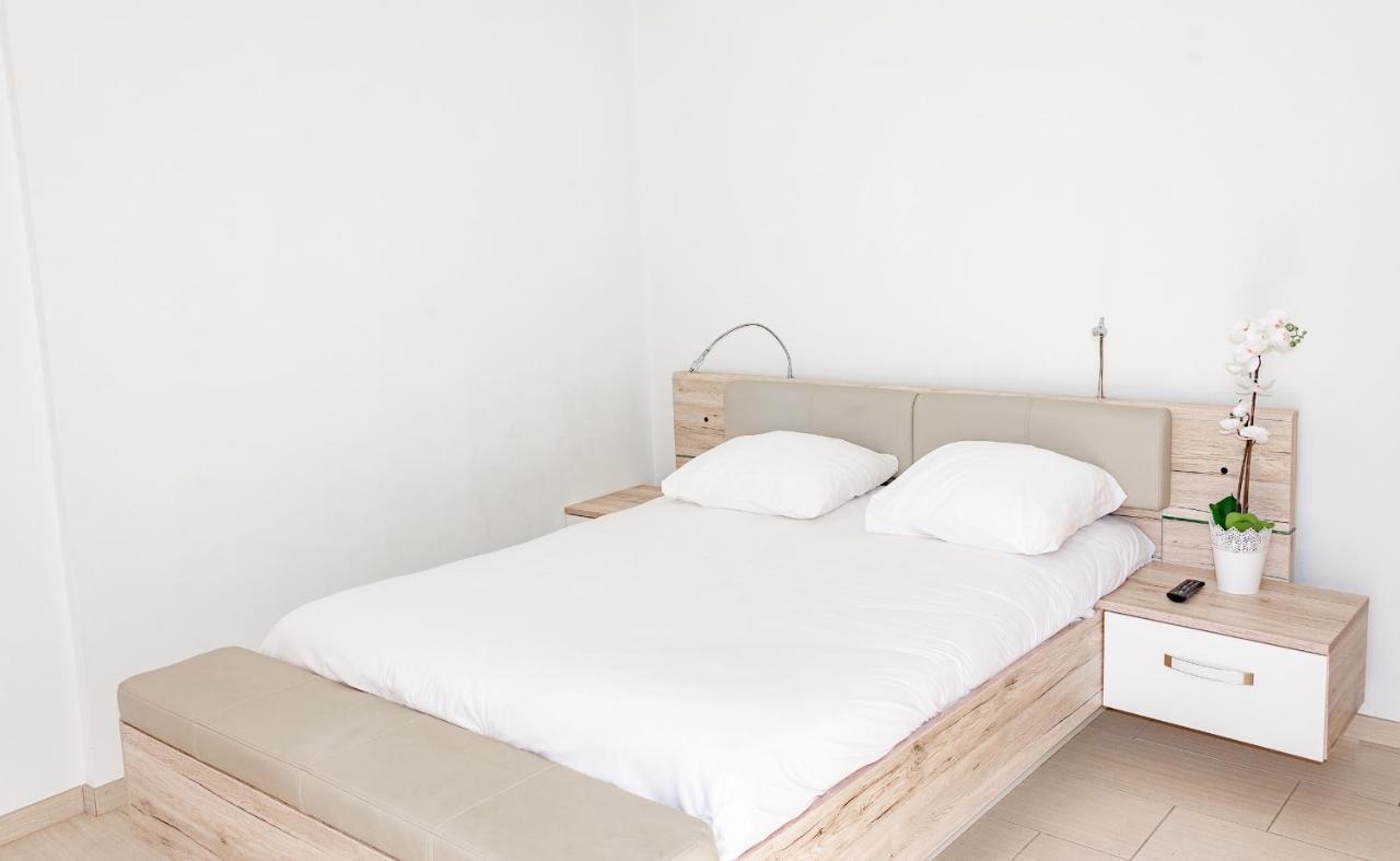 Hotel Et Appartements Reine D'Azur 로퀴에브륀캡마르탱 외부 사진