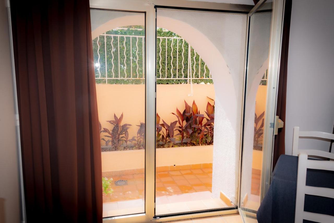 Hotel Et Appartements Reine D'Azur 로퀴에브륀캡마르탱 외부 사진