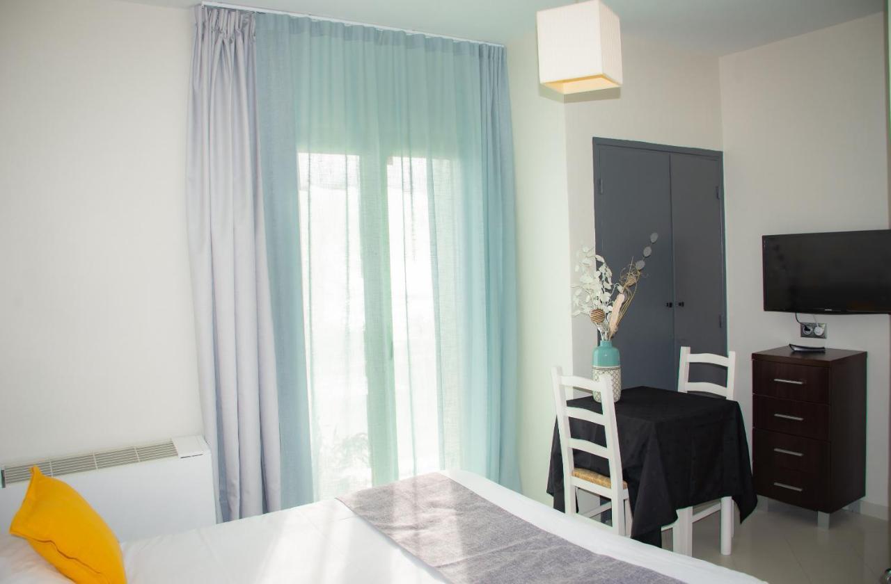 Hotel Et Appartements Reine D'Azur 로퀴에브륀캡마르탱 외부 사진