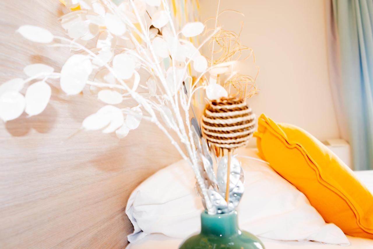 Hotel Et Appartements Reine D'Azur 로퀴에브륀캡마르탱 외부 사진