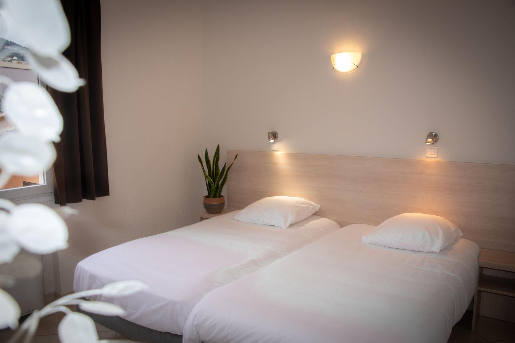 Hotel Et Appartements Reine D'Azur 로퀴에브륀캡마르탱 외부 사진