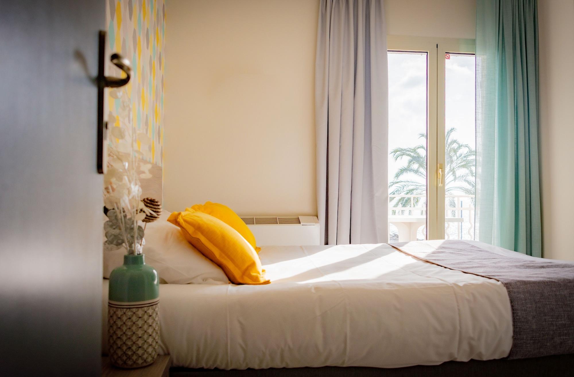 Hotel Et Appartements Reine D'Azur 로퀴에브륀캡마르탱 외부 사진