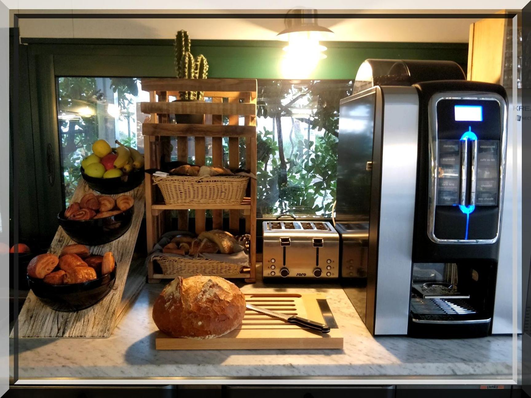 Hotel Et Appartements Reine D'Azur 로퀴에브륀캡마르탱 외부 사진