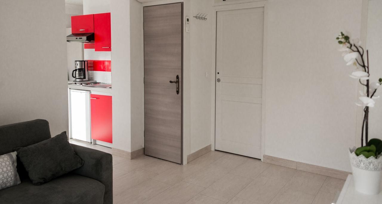 Hotel Et Appartements Reine D'Azur 로퀴에브륀캡마르탱 외부 사진