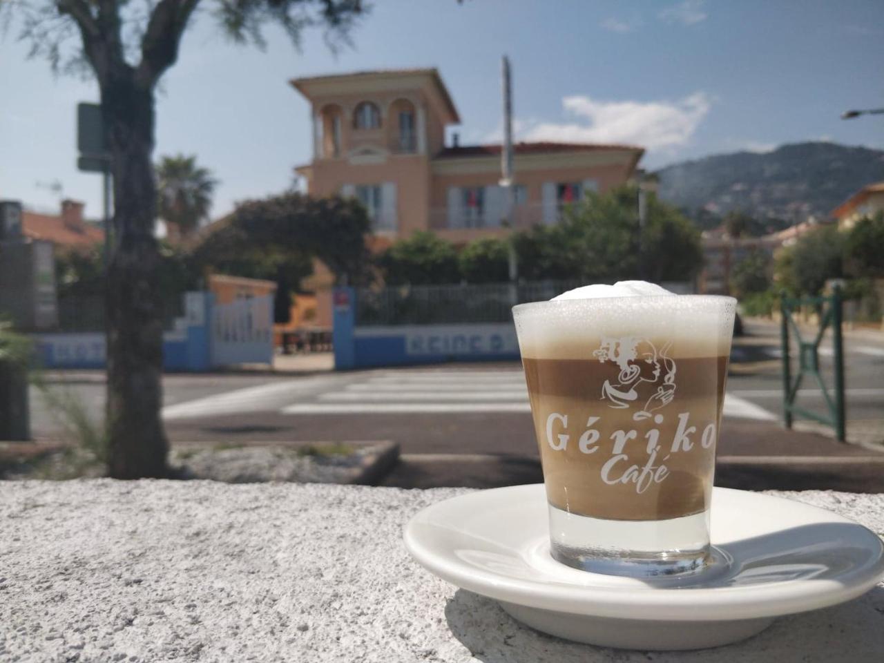 Hotel Et Appartements Reine D'Azur 로퀴에브륀캡마르탱 외부 사진
