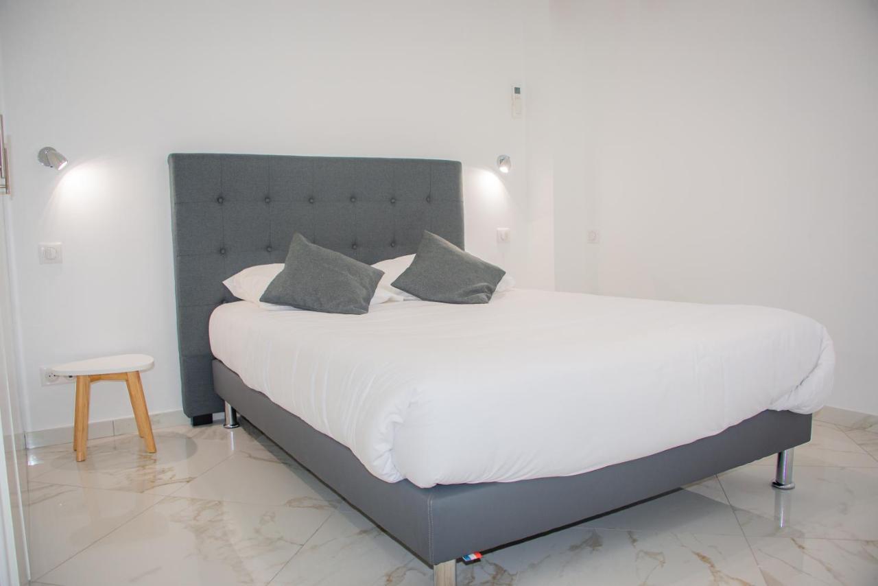 Hotel Et Appartements Reine D'Azur 로퀴에브륀캡마르탱 외부 사진
